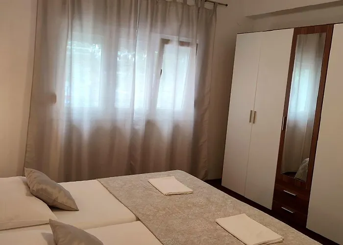 Desiree & Daniel 아파트