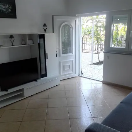 Desiree & Daniel דירה דראמליי