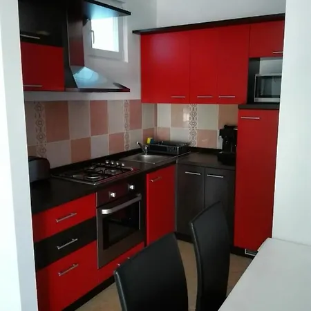 Desiree & Daniel דירה *