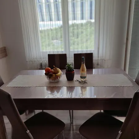 Desiree & Daniel דירה *