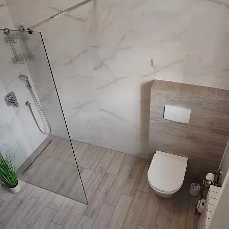 Desiree & Daniel דירה *