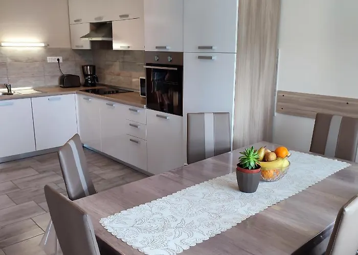 Apartments Desiree & Daniel Dramalj