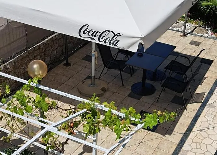 Apartments Desiree & Daniel Dramalj